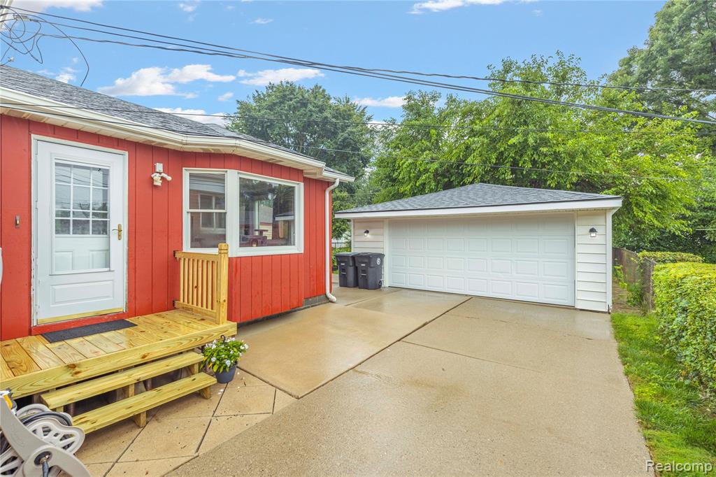 9939 Deering Street, Livonia, MI 48150 — Photo 39