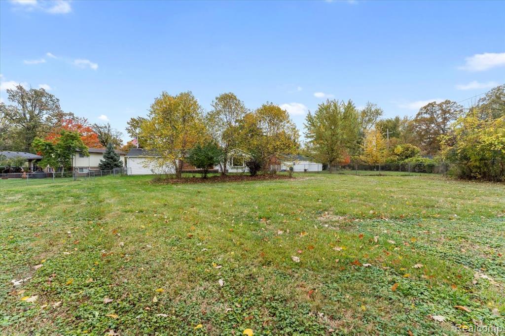 25146 Dallas Drive, Grosse Ile, MI 48138 — Photo 31