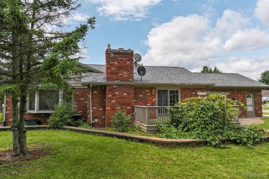 4395 OLD CARRIAGE Road, Flint, MI 48507 — Photo 7