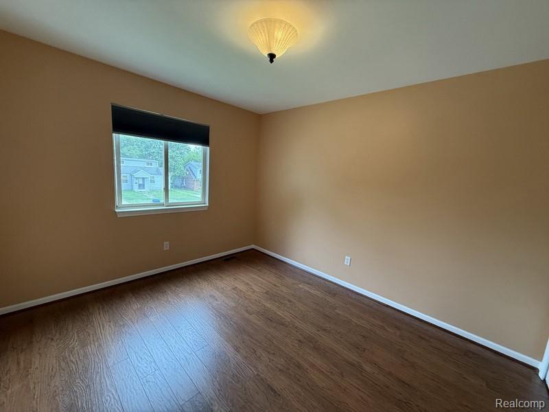 8303 Lenore Street, Dearborn Heights, MI 48127 — Photo 13