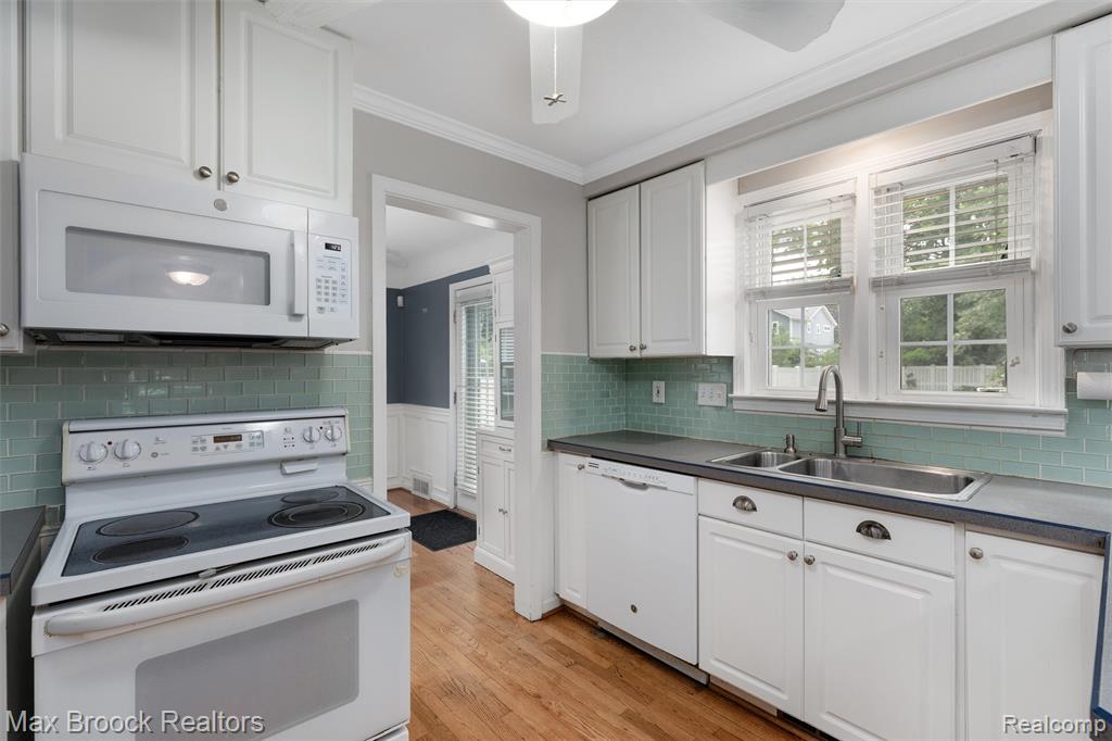 905 N Wilson Avenue, Royal Oak, MI 48067 — Photo 13