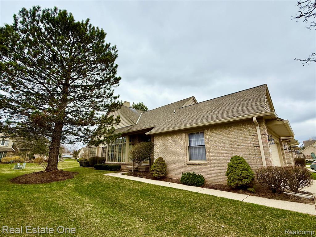 42827 Matthew Drive, Sterling Heights, MI 48313 — Photo 39