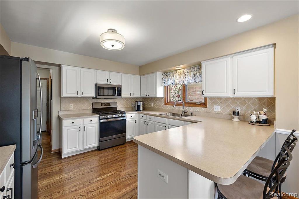 41646 WESTBURY Lane, Clinton Twp, MI 48038 — Photo 9