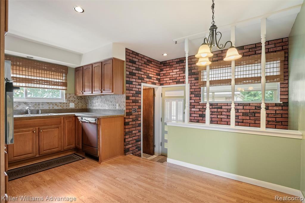 7562 Terri Drive, Westland, MI — Photo 8