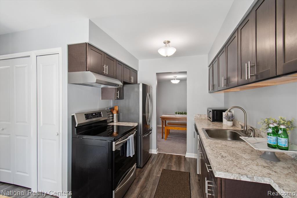 21348 E Glen Haven Circle, Novi, MI 48167 — Photo 14