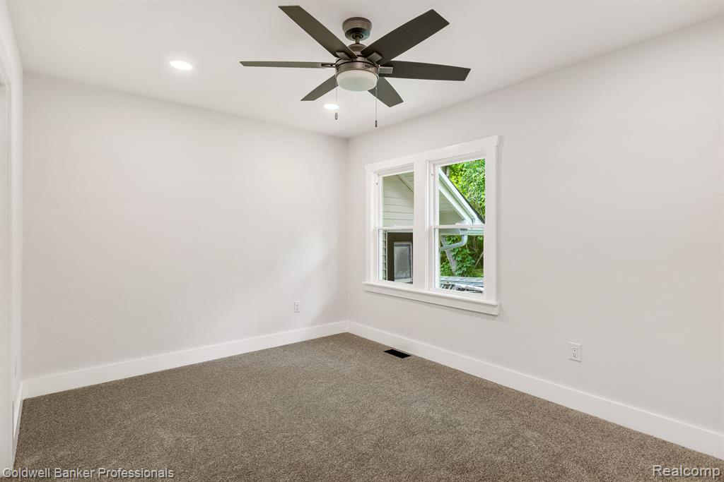 4021 N DUCK LAKE Road, Highland, MI 48356 — Photo 12