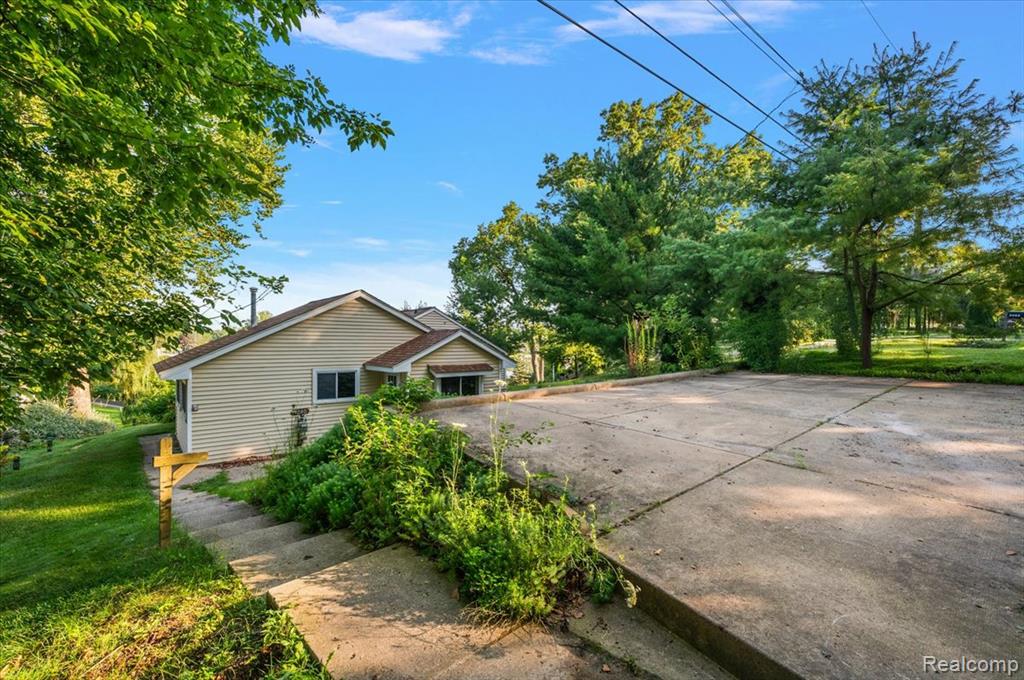 9080 River Valley Road, Brighton, MI 48116 — Photo 40