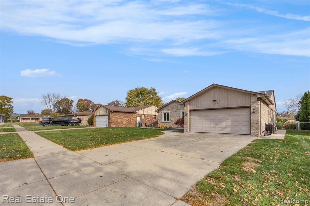 51860 SALVATORI Drive, Chesterfield, MI 48047 — Photo 4