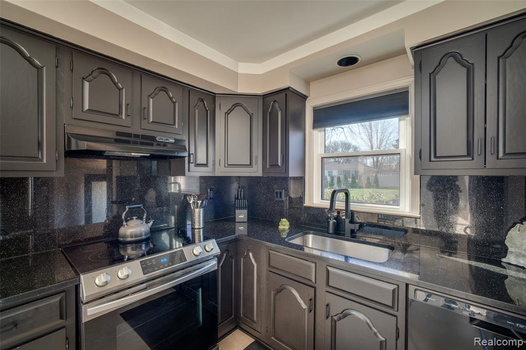 9614 Shadyside Street, Livonia, MI 48150 — Photo 9