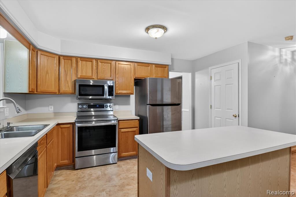 3238 River Meadow Circle, Canton, MI 48188 — Photo 17