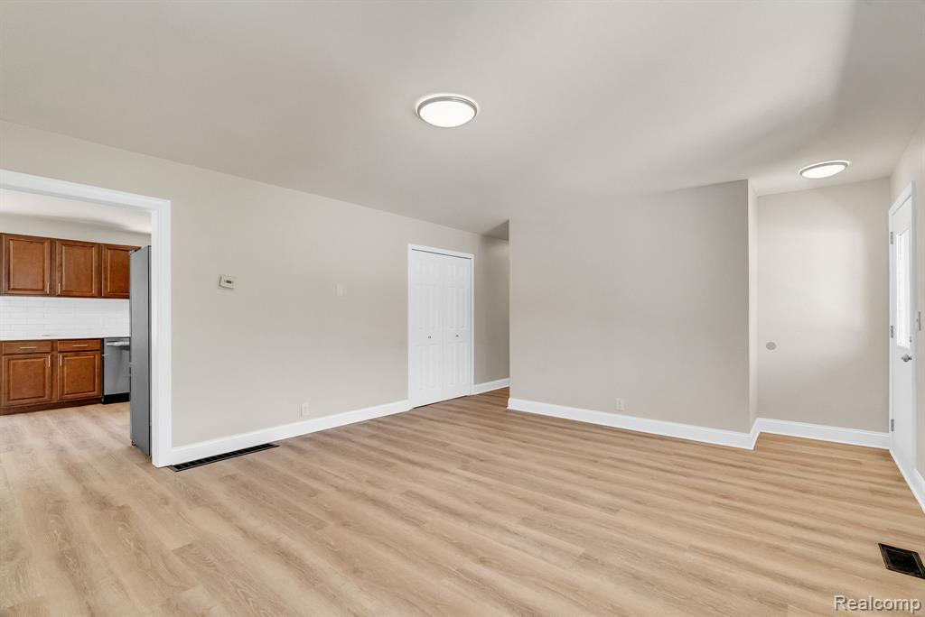 4046 State Road, Fort Gratiot, MI 48059 — Photo 8