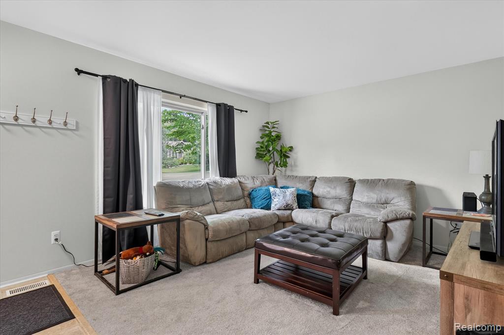 4903 Cape Town, Highland, MI 48356 — Photo 8
