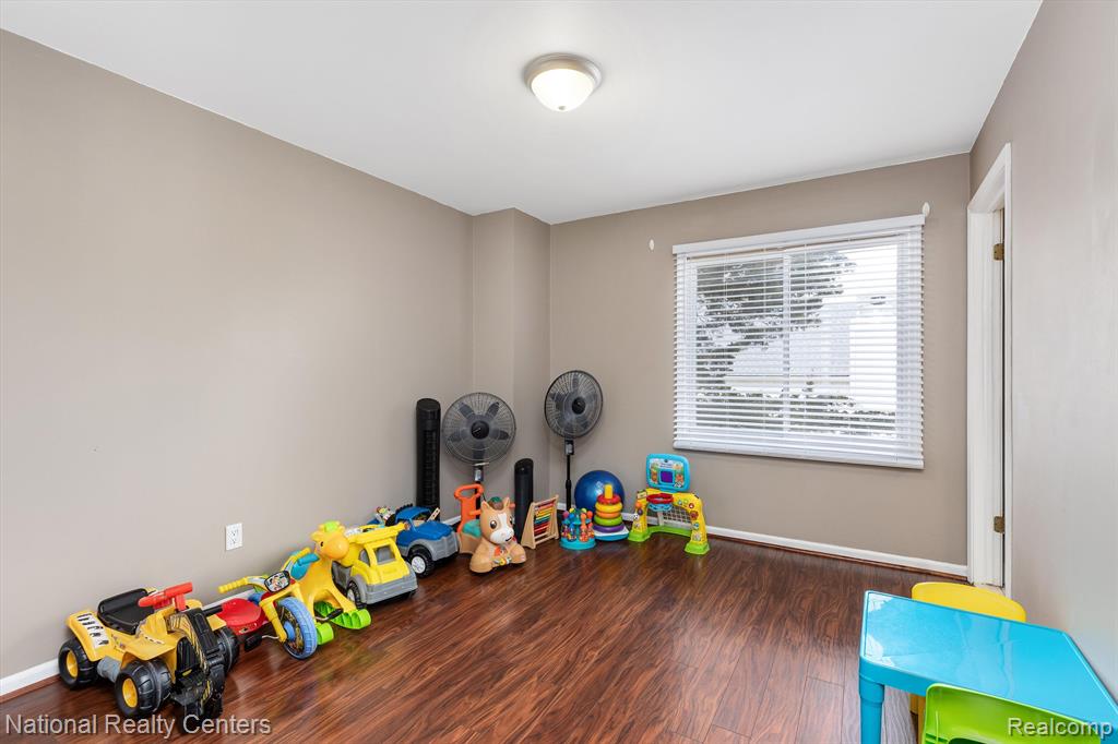 51569 PINEWOOD Drive, Macomb, MI 48042 — Photo 23