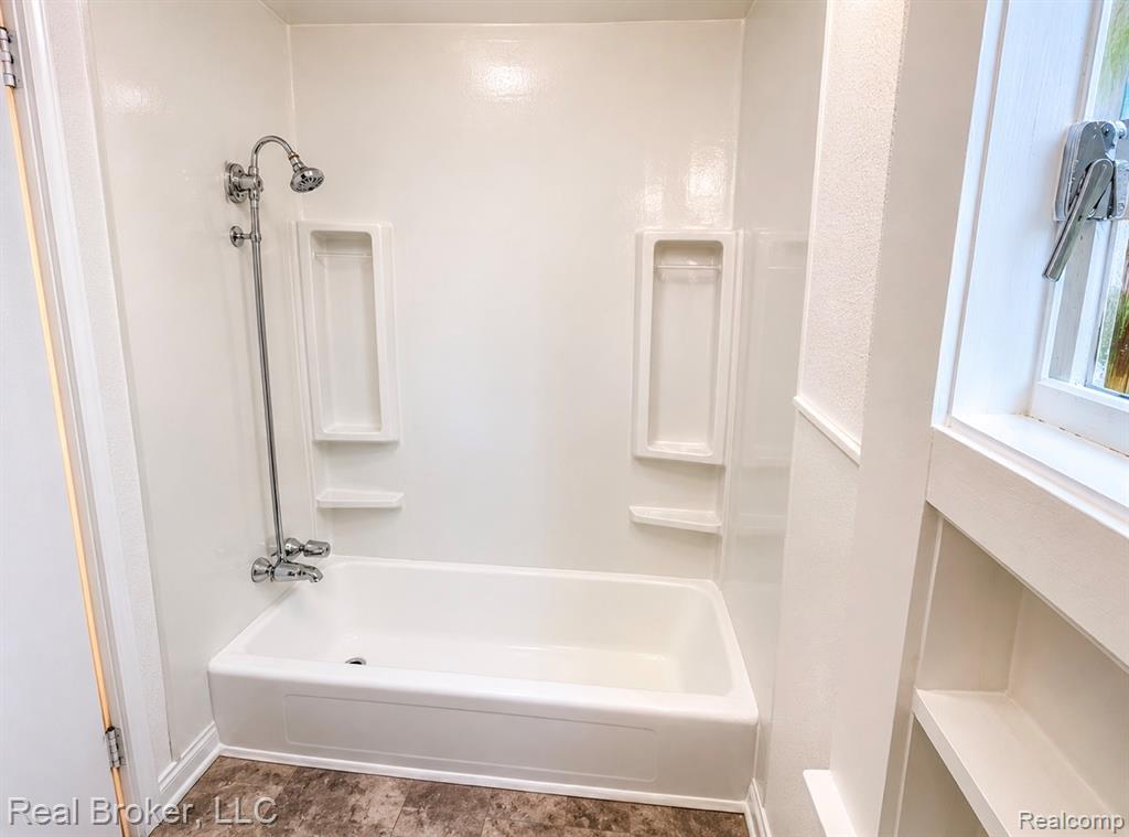 603 Vernier Road, Grosse Pointe Woods, MI 48236 — Photo 16