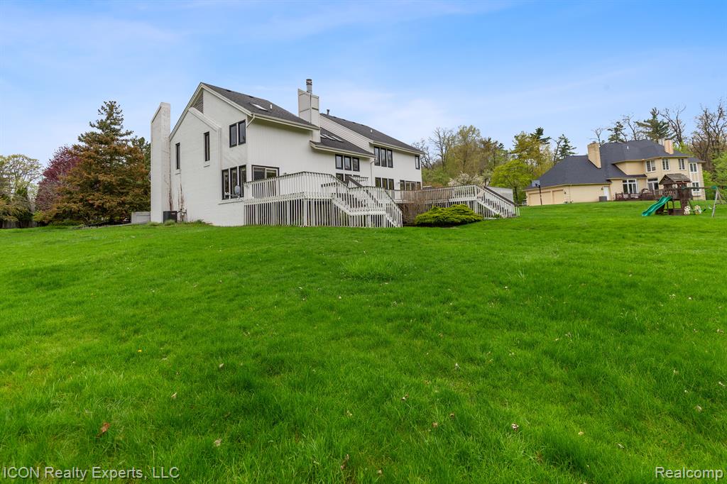 5215 DEER RUN Circle, Orchard Lake Village, MI 48323 — Photo 58