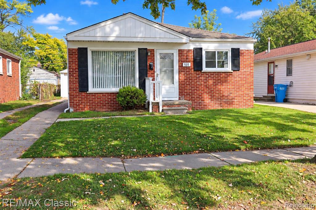 535 E Kalama Avenue, Madison Heights, MI 48071