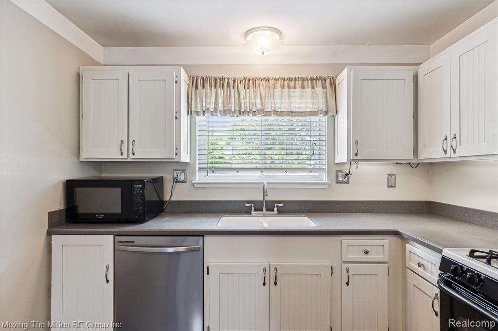 49212 Kimberly Ann Lane, Chesterfield, MI — Photo 16