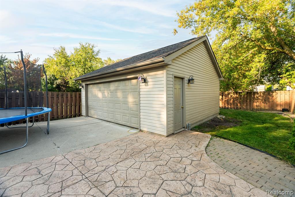 4166 BEDFORD Street, Dearborn Heights, MI 48125 — Photo 17