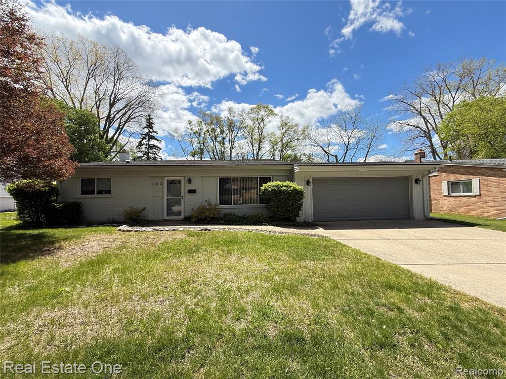 303 N Hill Circle, Rochester, MI 48307 — Photo 2