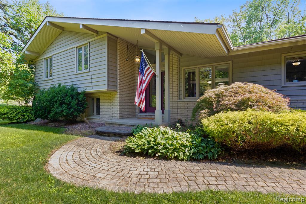 54655 PONTIAC Trail, Milford, MI 48381 — Photo 34