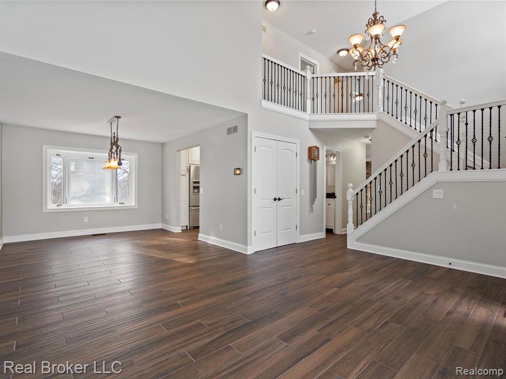 680 CRESCENT Court, Ortonville, MI 48462 — Photo 3