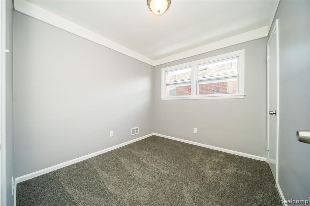 927 CLEOPHUS Parkway, Lincoln Park, MI 48146 — Photo 25