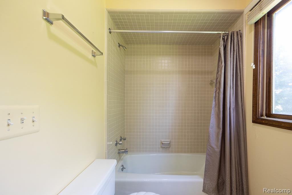 6275 Fairbrook Court, West Bloomfield, MI — Photo 46