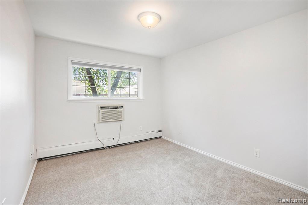 2440 PARMENTER Boulevard, 105, Royal Oak, MI 48073 — Photo 13