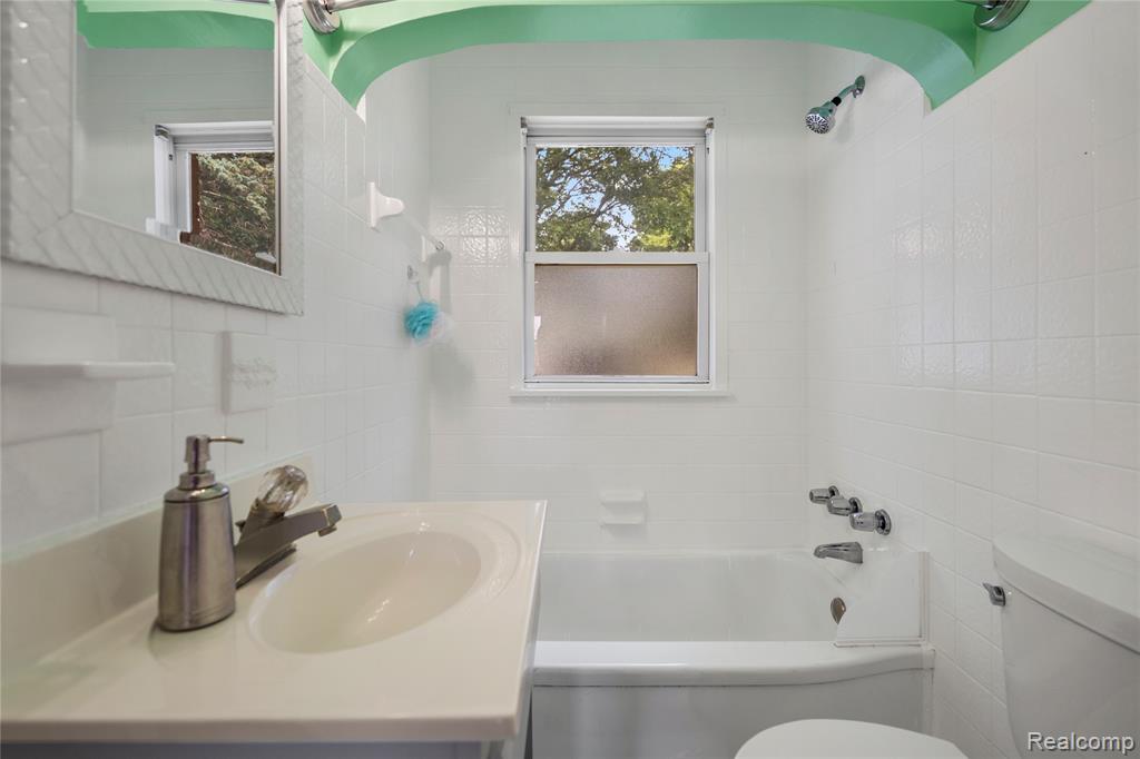 48425 Romeo Plank Road, Macomb, MI 48044 — Photo 14