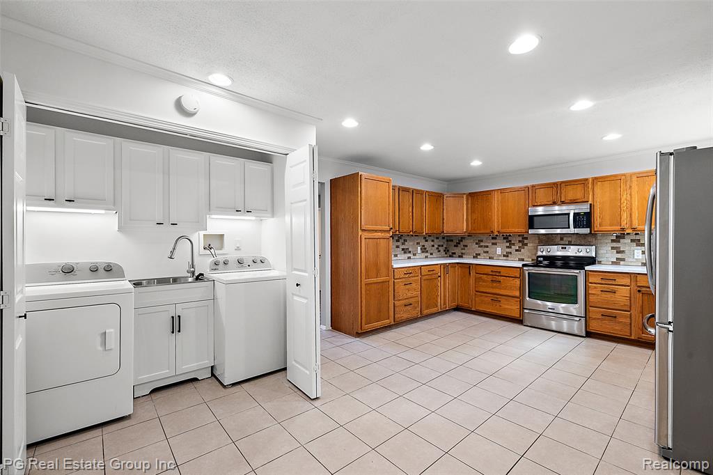 4550 JUSTINE Street, Shelby Twp, MI 48317 — Photo 41