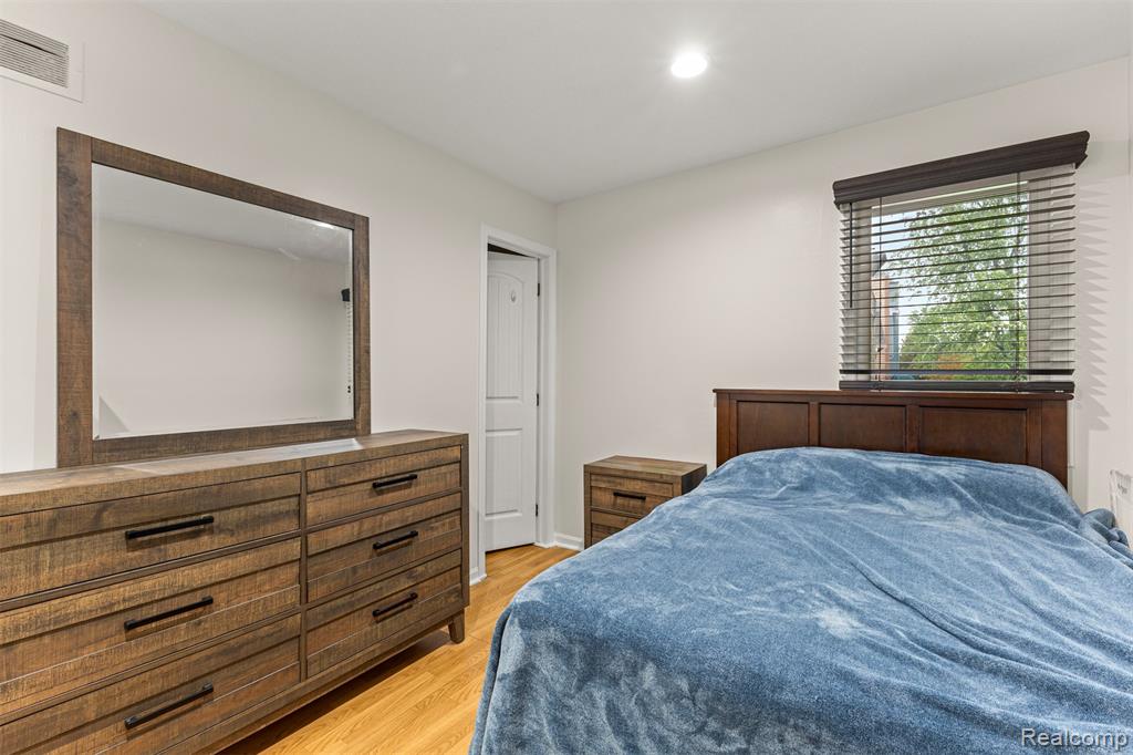 2481 Woodmont Drive E, Canton, MI 48188 — Photo 18