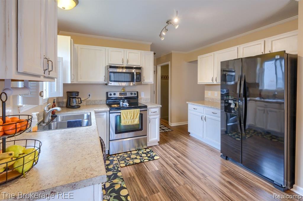 4391 Eagle Lane, Burton, MI 48519 — Photo 16