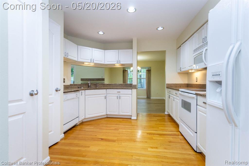 1093 Fairways Boulevard, Troy, MI 48085 — Photo 13