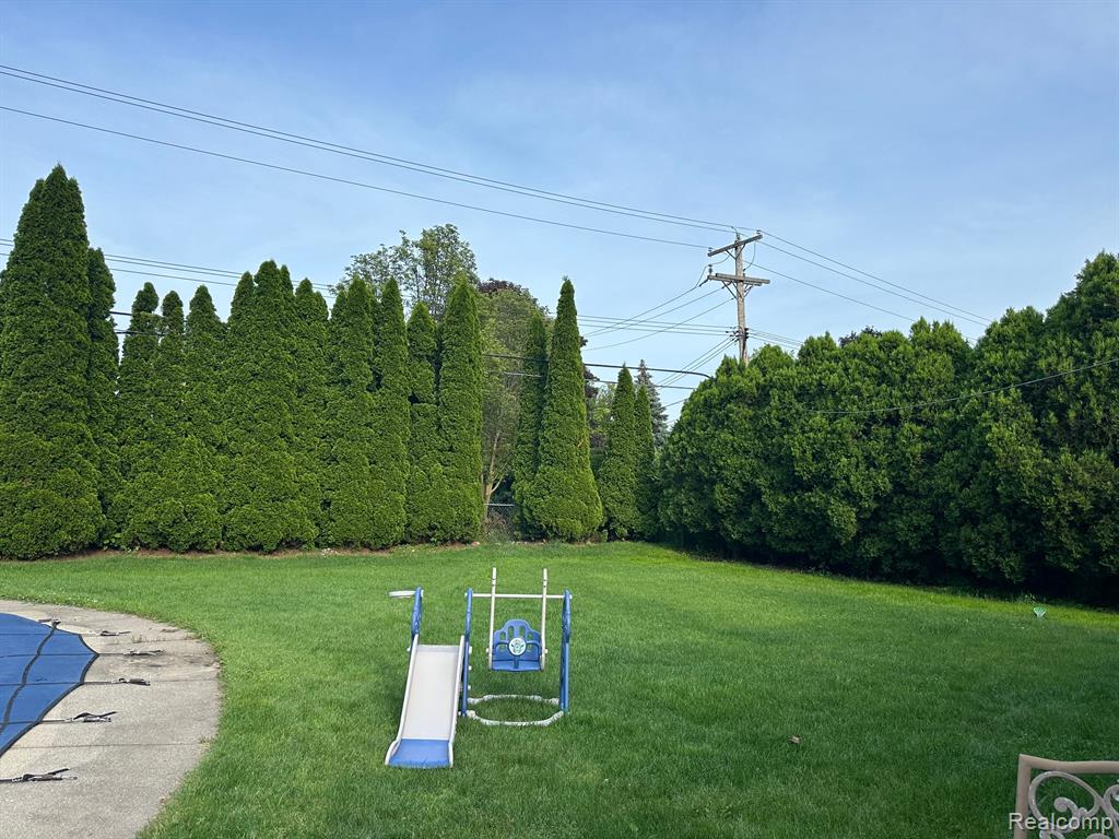 6820 FREDMOOR Drive, Troy, MI 48098 — Photo 20