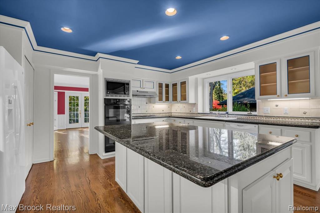 5554 Pine Brooke Court, Bloomfield Hills, MI 48304 — Photo 27