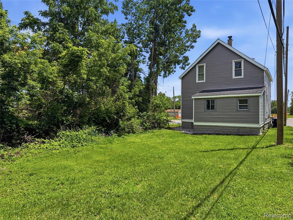 9325 E Warren Avenue, Detroit, MI 48214 — Photo 16