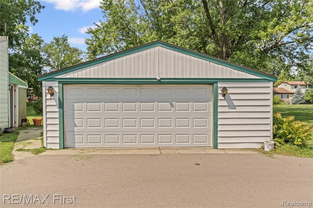 6829 John R Road, Troy, MI 48085 — Photo 2