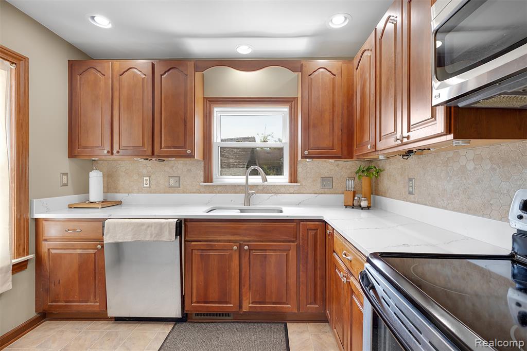 22827 Meridian Road, Grosse Ile, MI 48138 — Photo 29