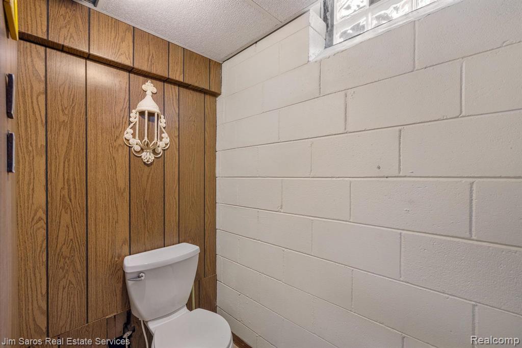 1210 Fairholme Road, Grosse Pointe Woods, MI 48236 — Photo 25