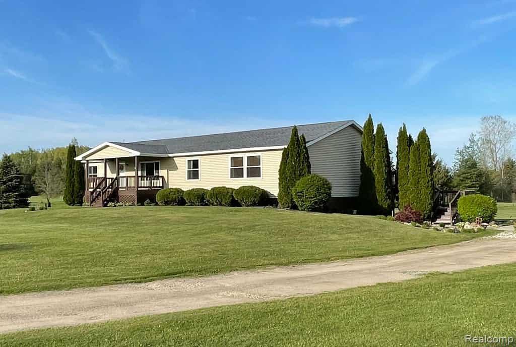 6558 Gosline Road, Brown, MI 48416 — Photo 3