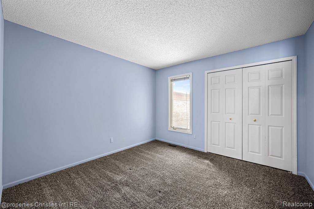 35204 KNOLLWOOD Lane, Farmington Hills, MI 48335 — Photo 13
