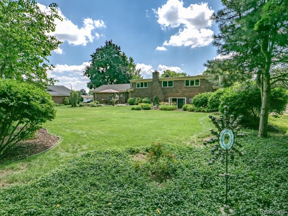 4923 Dusk Drive, Utica, MI 48316 — Photo 36