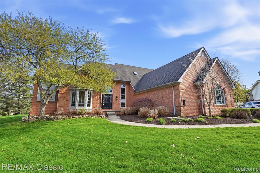 1726 Pondview Lane, Commerce Twp, MI 48382 — Photo 3