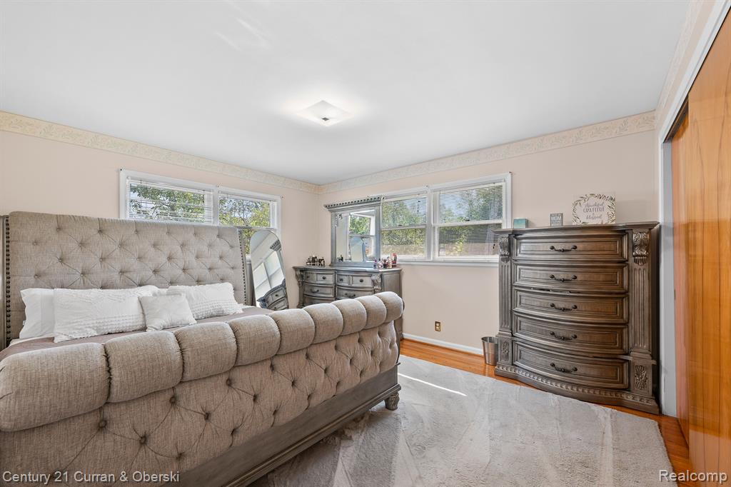 730 WOODCREST Drive, Dearborn, MI 48124 — Photo 6