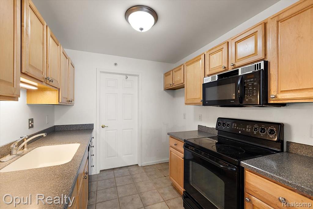 28263 Oakmonte Circle, New Hudson, MI 48165 — Photo 10
