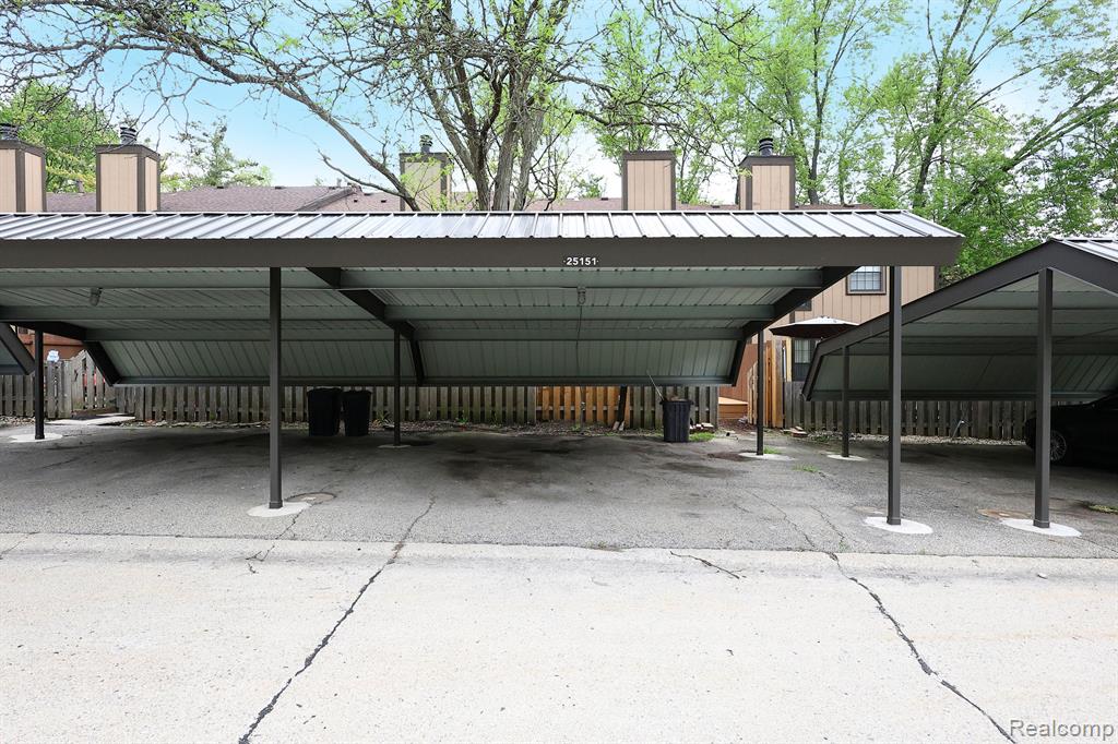 25151 GREENBROOKE Drive, Southfield, MI 48033 — Photo 33