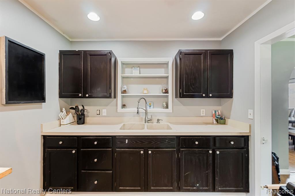 6235 Williams Lake Road, Waterford, MI 48329 — Photo 9