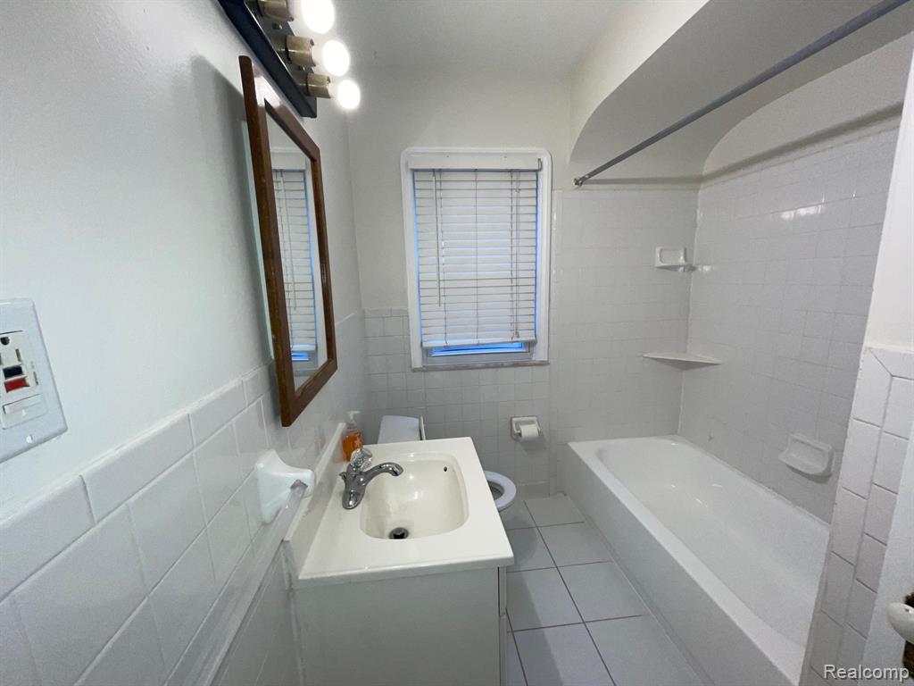 814 N Gainsborough Avenue, Royal Oak, MI 48067 — Photo 7