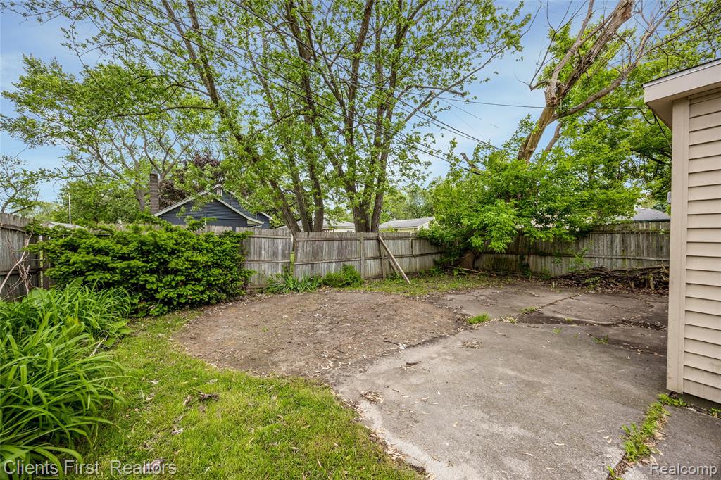 4993 Bedford Street, Dearborn Heights, MI 48125 — Photo 17