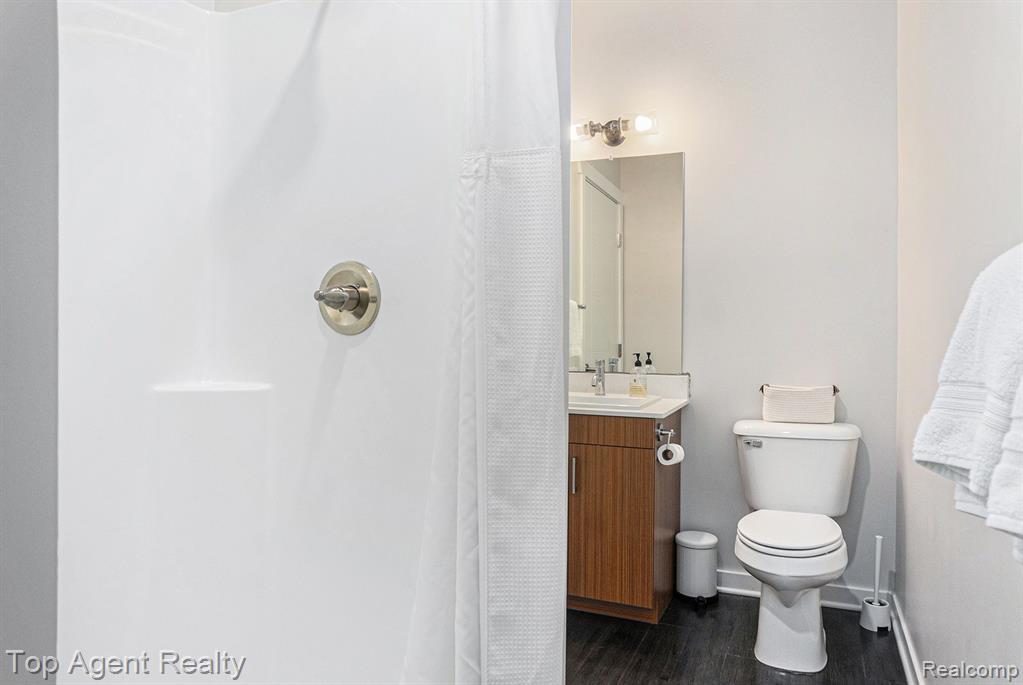630 S GARFIELD Avenue, 202, Traverse City, MI 49686 — Photo 21